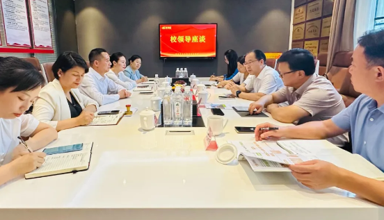 攜手共育英才！華逸府&湖南食品藥品職業學院校企合作簽約授牌儀式隆重舉行